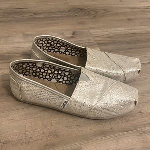 Silver Glittery Toms - Size 7W